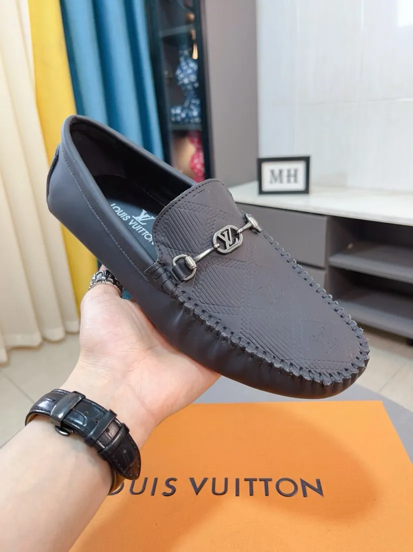 Men's men's shoes💰400🌹🌹[LV Louis Vuitton] New men's beanie shoes💝💝.. Top-grade imported cowhide embossed➕Comfortable leather lining. It is extremely skin-friendly and comfortable, feels very delicate, and the shape is very correct! Perfectly reflects the three-dimensional sense, code number: 38-44